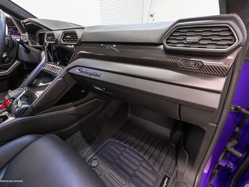 Used 2022 Lamborghini Urus AWD/4WD image 30