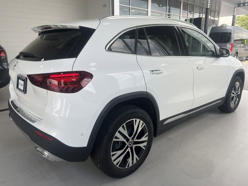Certified 2025 Mercedes-Benz GLA 250 image 9