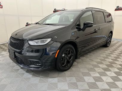 Used 2024 Chrysler Pacifica Premium