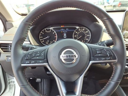 Used 2022 Nissan Altima 2.5 SR w/ Midnight Edition Package image 11