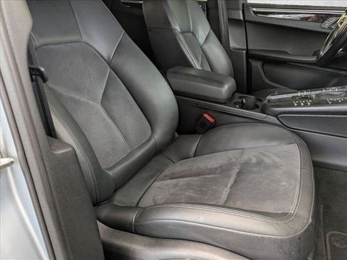 Used 2018 Porsche Macan AWD/4WD image 11