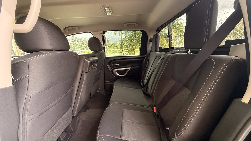Used 2017 Nissan Titan SV RWD image 7