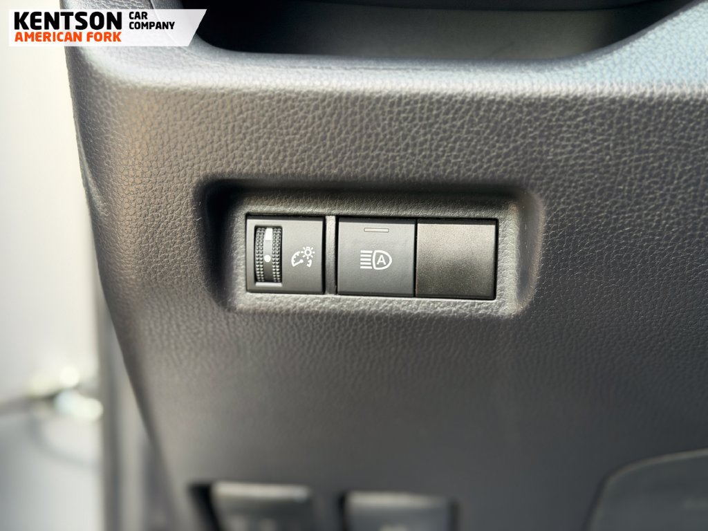 Used 2025 Toyota RAV4 XLE AWD/4WD image 17