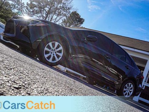 Used 2021 Toyota Corolla LE image 12