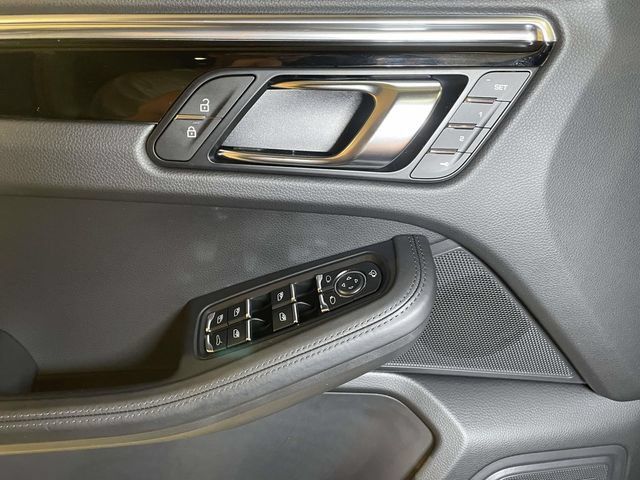 Certified 2026 Porsche Macan Turbo AWD/4WD image 37