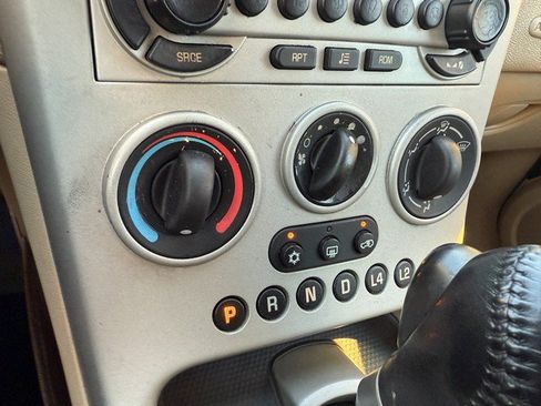Used 2005 Chevrolet Equinox LT w/ Preferred Equipment Group AWD/4WD image 20