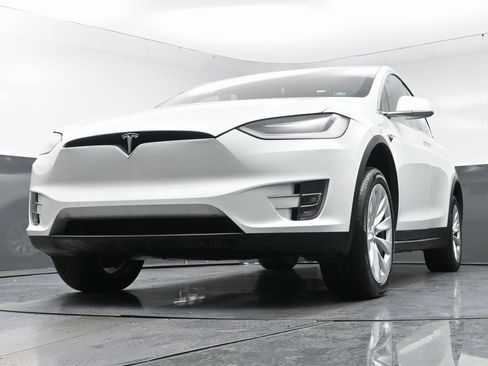 Used 2018 Tesla Model X 100D image 53