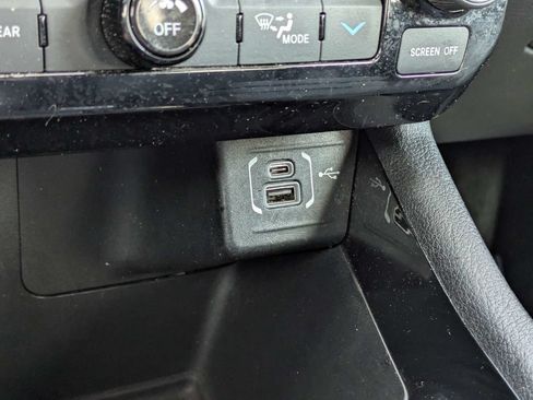 Used 2022 Jeep Compass Limited w/ Elite Group AWD/4WD image 23