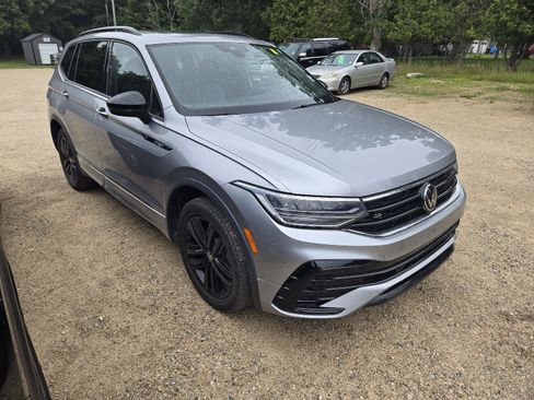 Used 2022 Volkswagen Tiguan SE R-Line AWD/4WD image 3