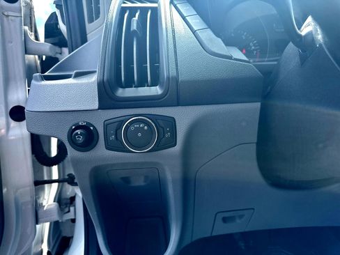 Used 2018 Ford Transit 150 XLT image 22