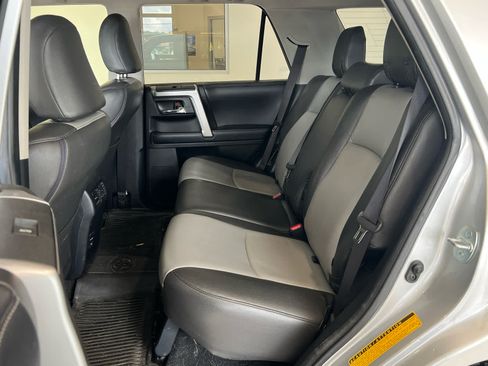 Used 2019 Toyota 4Runner SR5 AWD/4WD image 10