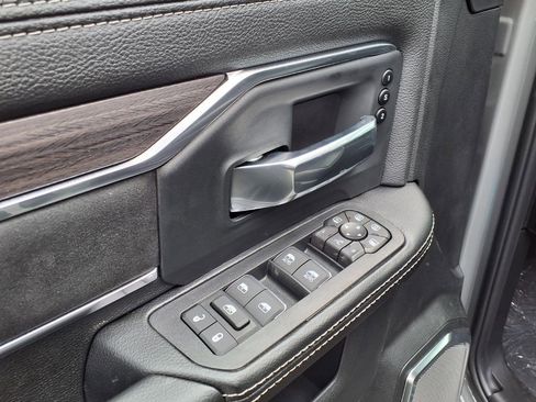 New 2026 RAM 2500 Laramie AWD/4WD image 17