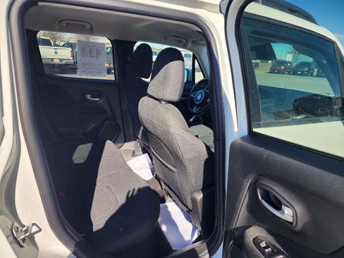 Used 2020 Jeep Renegade Latitude w/ Cold Weather Group image 13