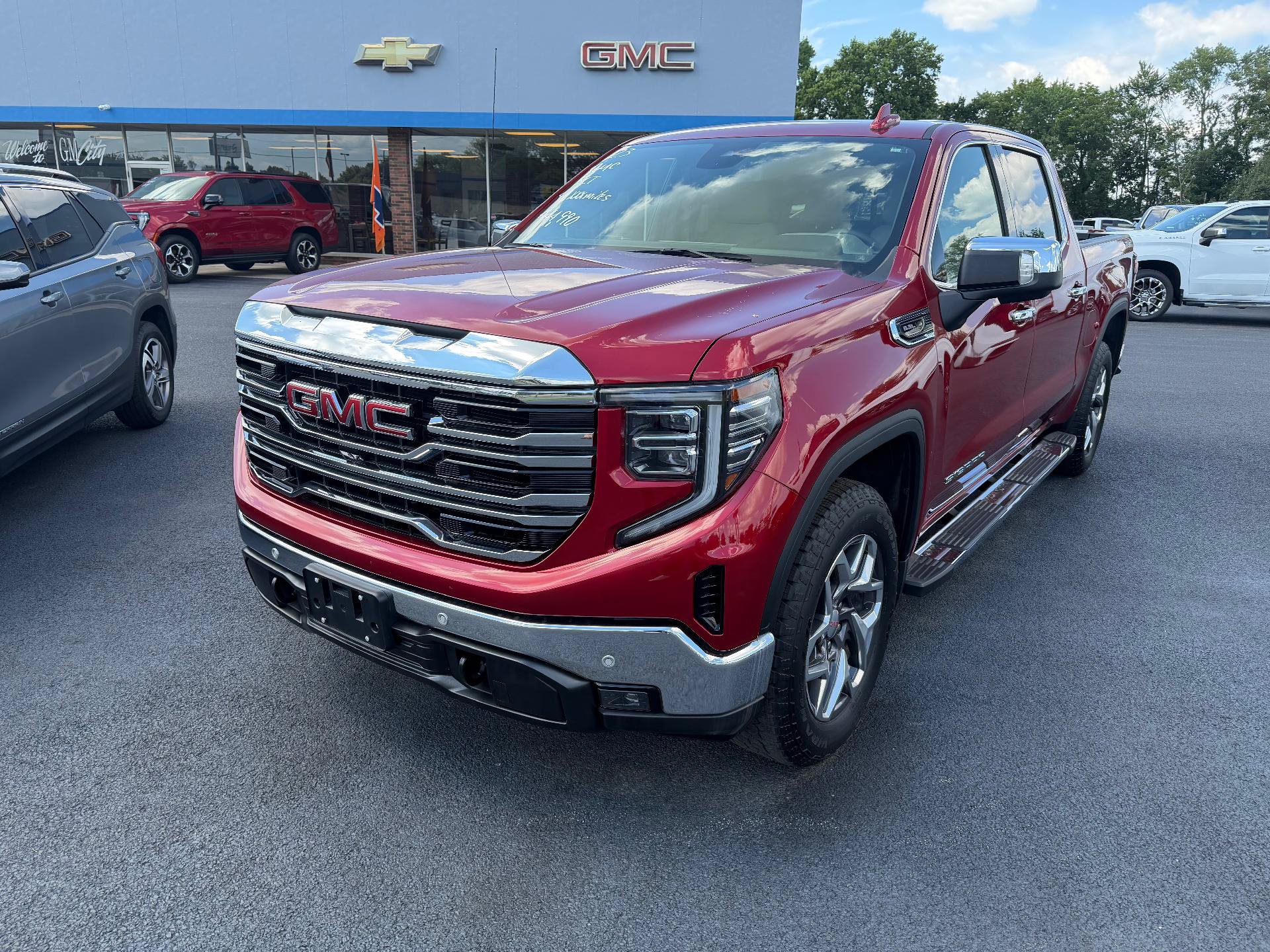Used 2023 GMC Sierra 1500 SLT w/ SLT Premium Plus Package AWD/4WD image 1