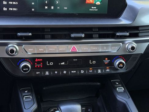 Used 2025 Kia Telluride S FWD image 18