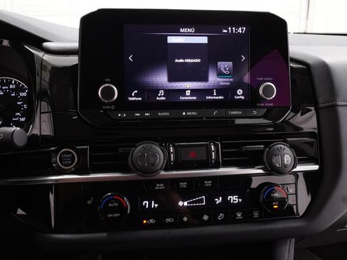Used 2024 Nissan Pathfinder SV w/ Lighting Package (N92) FWD image 23