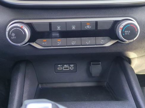 Used 2025 Nissan Altima 2.5 SV FWD image 18