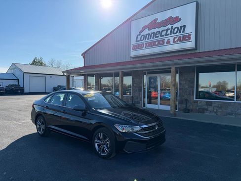 Used 2024 Volkswagen Jetta SE image 2