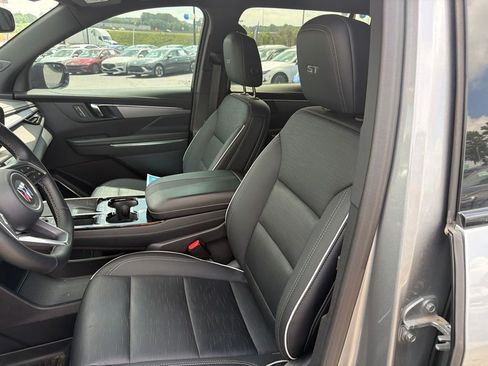 Used 2025 Buick Enclave Sport Touring FWD image 7