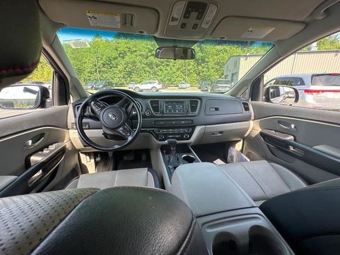 Used 2019 Kia Sedona EX FWD image 5