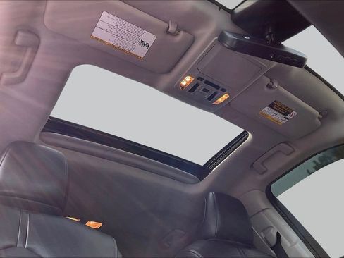 Used 2022 Toyota Highlander XLE FWD image 30