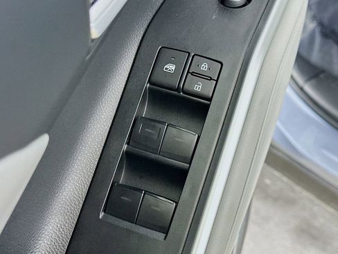 Used 2023 Toyota Highlander XLE image 19