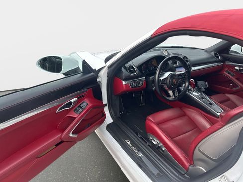 Used 2017 Porsche 718 Boxster S RWD image 8