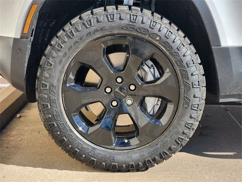 New 2026 Land Rover Defender 110 S image 7