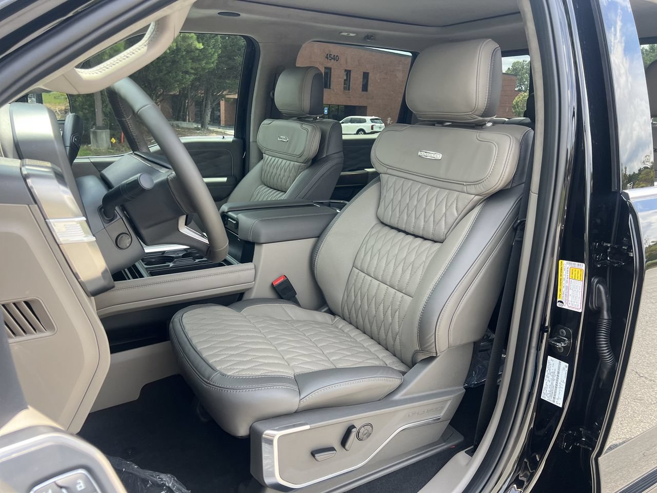 New 2026 Ford F250 Platinum w/ Platinum Plus Package AWD/4WD image 19