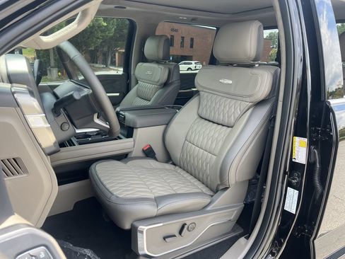 New 2026 Ford F250 Platinum w/ Platinum Plus Package AWD/4WD image 19