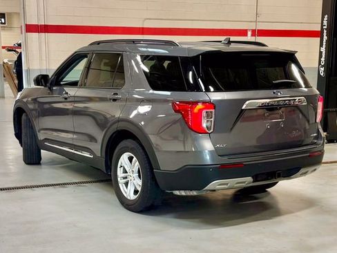 Used 2021 Ford Explorer XLT w/ Equipment Group 202A AWD/4WD image 2