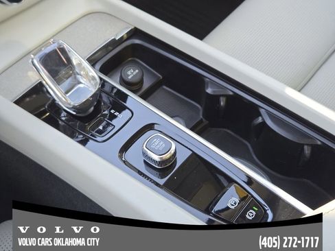 Certified 2023 Volvo XC60 B5 Ultimate w/ Climate Package image 19