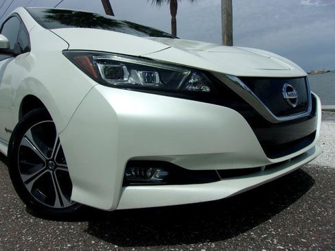 Used 2018 Nissan Leaf SL w/ SL Technology Package FWD image 5