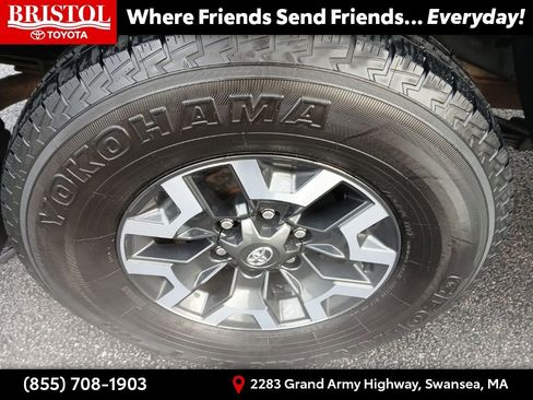 Used 2022 Toyota Tacoma TRD Off-Road image 11
