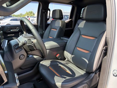 Used 2025 GMC Sierra 1500 AT4 w/ AT4 Premium Package AWD/4WD image 30