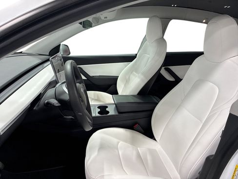 Certified 2021 Tesla Model Y Long Range AWD/4WD image 9