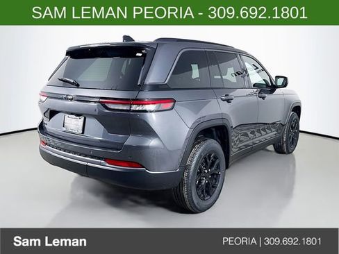 New 2026 Jeep Grand Cherokee Altitude image 7