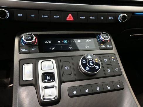 Used 2024 Hyundai Palisade Calligraphy image 17