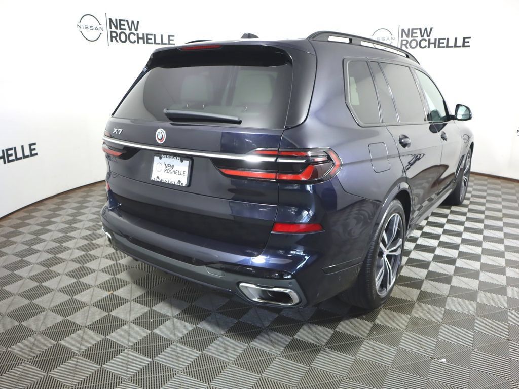 Used 2023 BMW X7 xDrive40i w/ M Sport Package AWD/4WD image 5