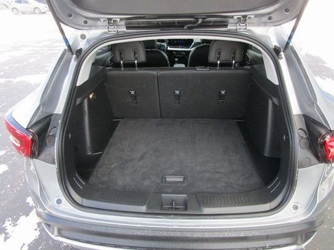 Certified 2025 Chevrolet Trax LT w/ LT Convenience Package image 18