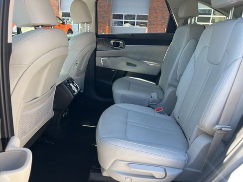 Certified 2024 Kia Sorento SX Prestige image 24