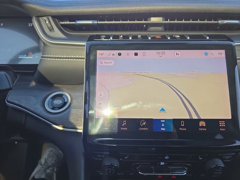 Used 2023 Jeep Grand Cherokee L Limited image 31