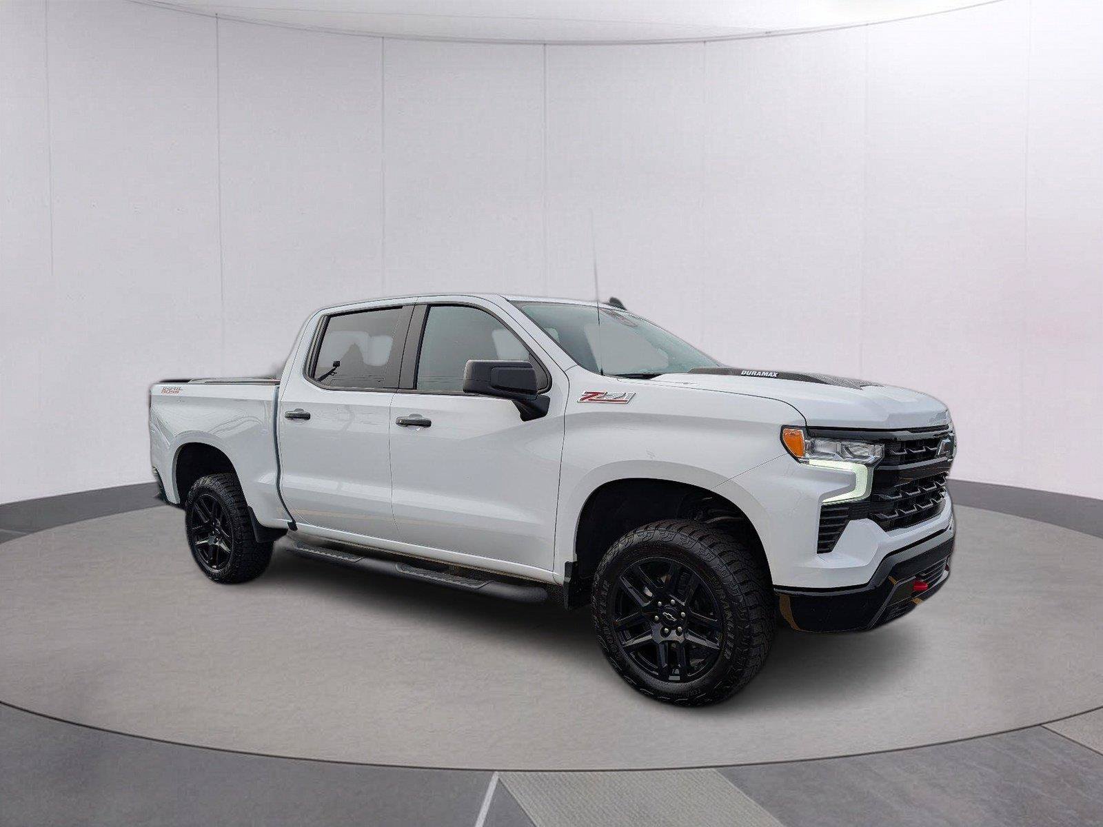 Used 2025 Chevrolet Silverado 1500 LT Trail Boss w/ Convenience Package II AWD/4WD image 9