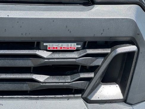 Used 2024 Chevrolet Colorado Trail Boss w/ Advanced Trailering Package AWD/4WD image 10