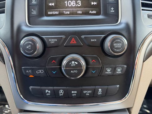 Used 2017 Jeep Grand Cherokee Laredo w/ Quick Order Package 23E AWD/4WD image 25
