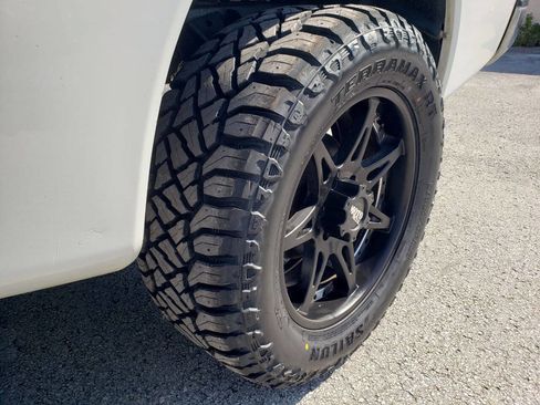 Used 2013 Nissan Titan SV w/ SV Value Truck Pkg image 11