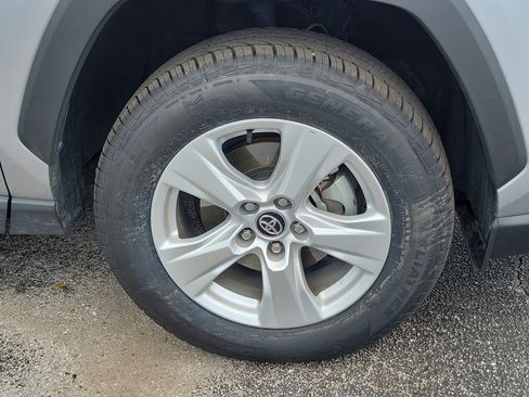 Used 2020 Toyota RAV4 XLE FWD image 7