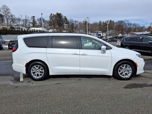 Certified 2022 Chrysler Pacifica Touring-L image 26