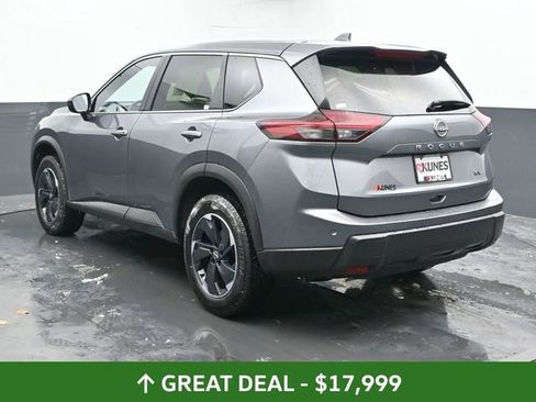 Used 2024 Nissan Rogue SV image 9