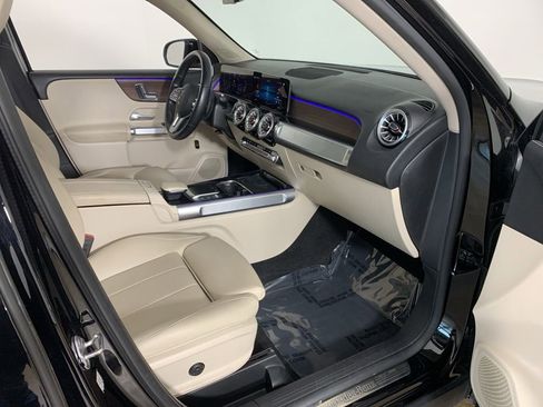 Used 2022 Mercedes-Benz GLB 250 4MATIC w/ Premium Package Lite image 38
